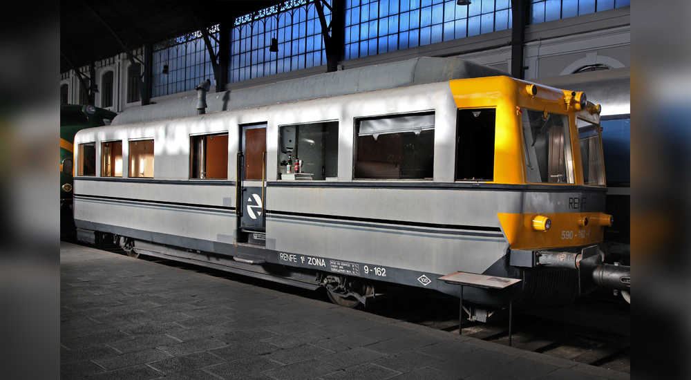 Un automotor di�sel de los a�os treinta, pieza del trimestre del Museo del Ferrocarril de Madrid